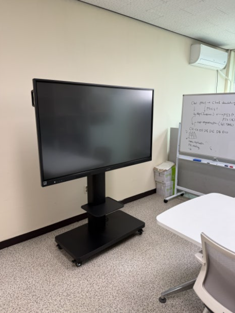 한양대학교 전자칠판 및 고사양 PC 납품 설치 현장 사진 2