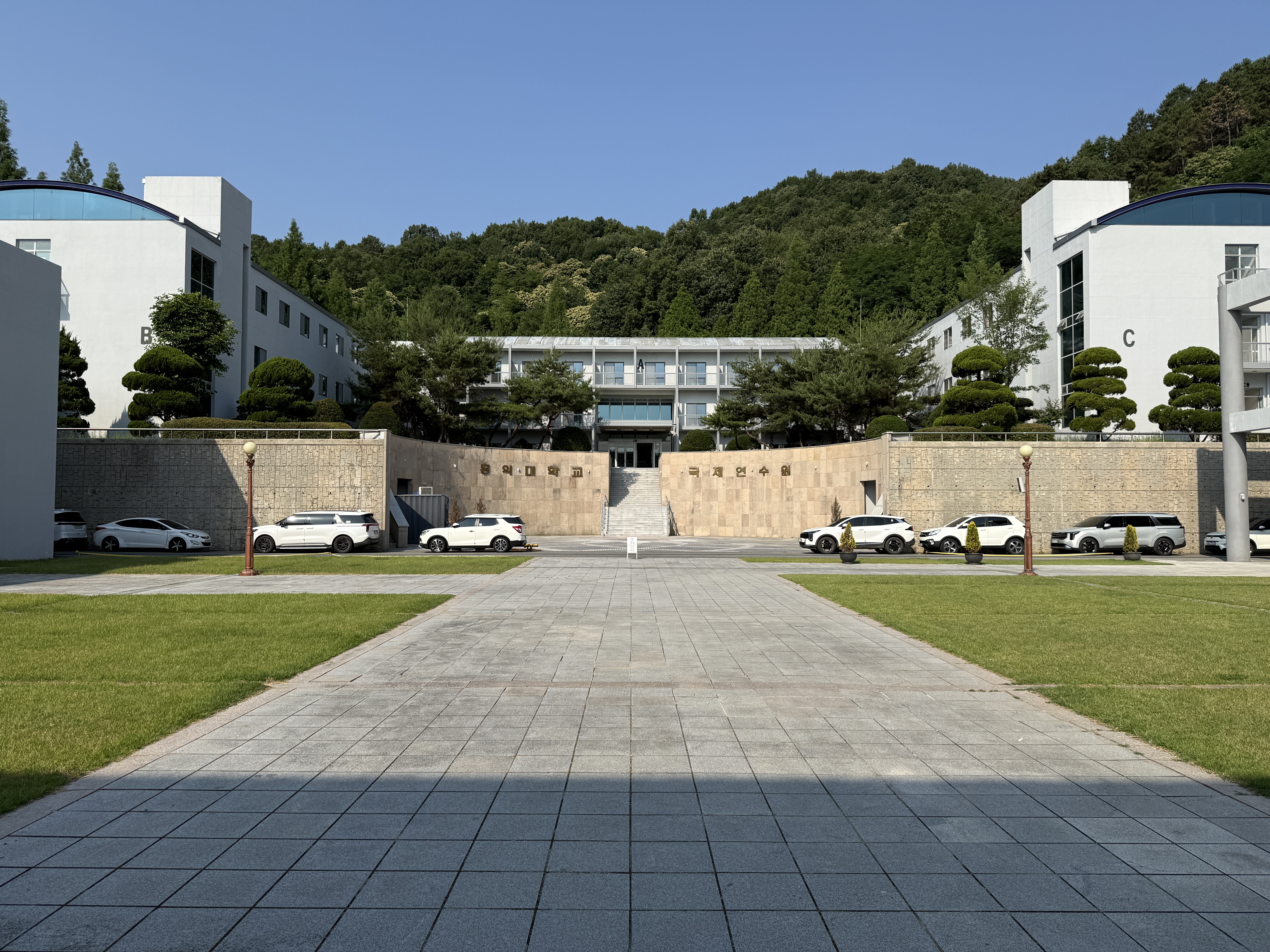 홍익대학교 국제연수원, 객실 리뉴얼에 삼성 비즈니스TV 벽걸이 설치 현장 사진 1