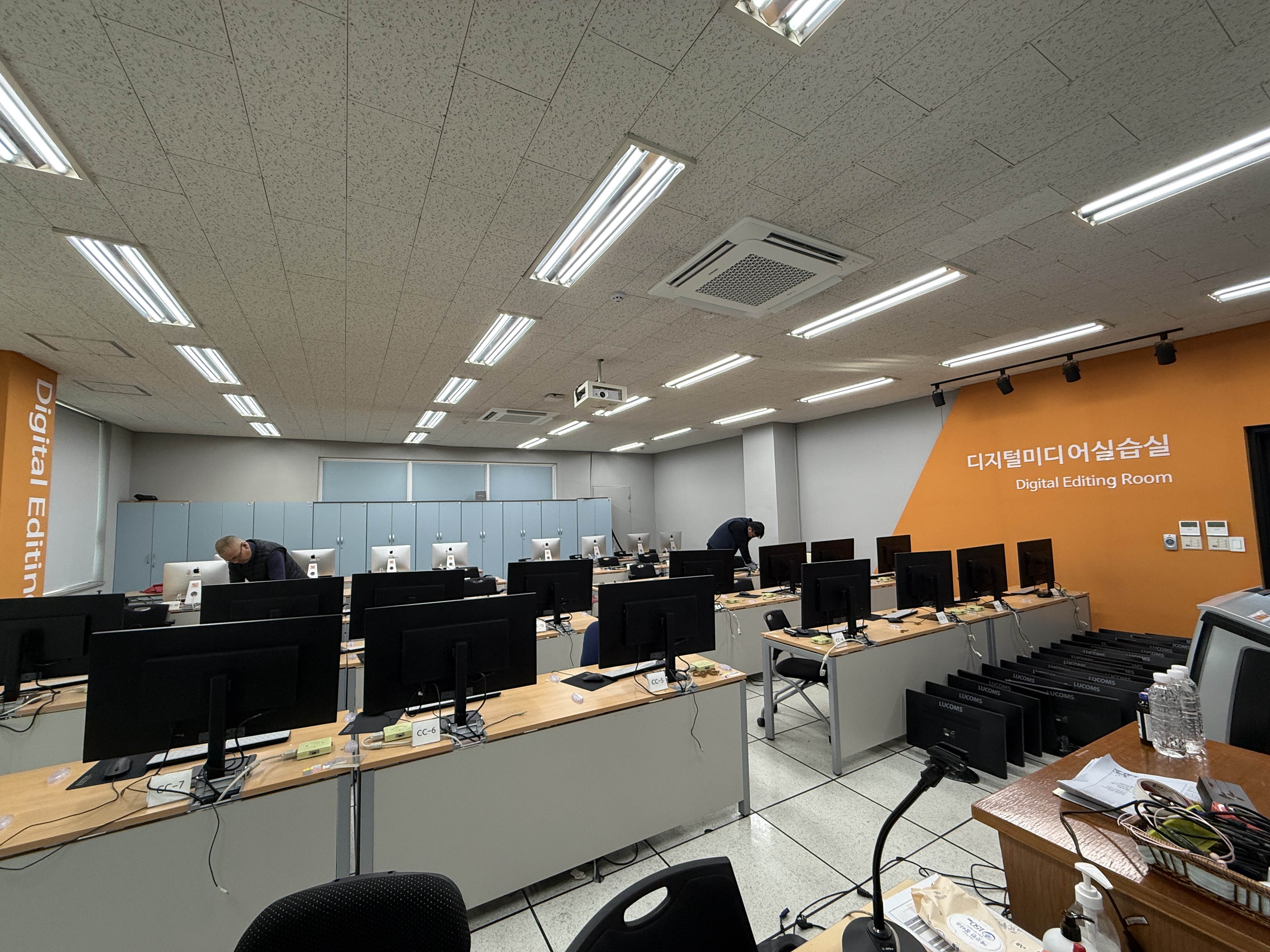 대학교 실습실 모니터 30대 교체 현장 사진 3