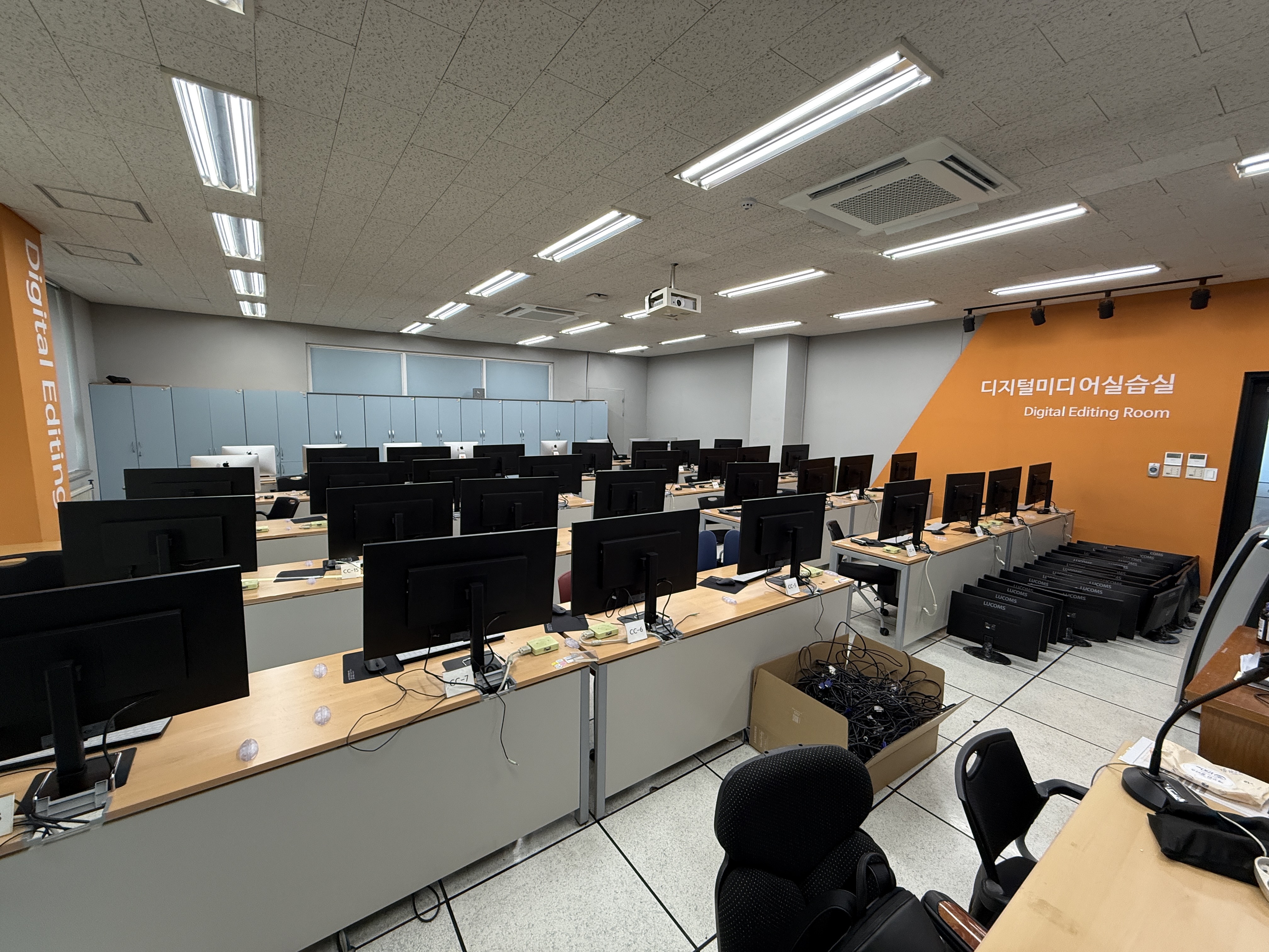 대학교 실습실 모니터 30대 교체 현장 사진 4